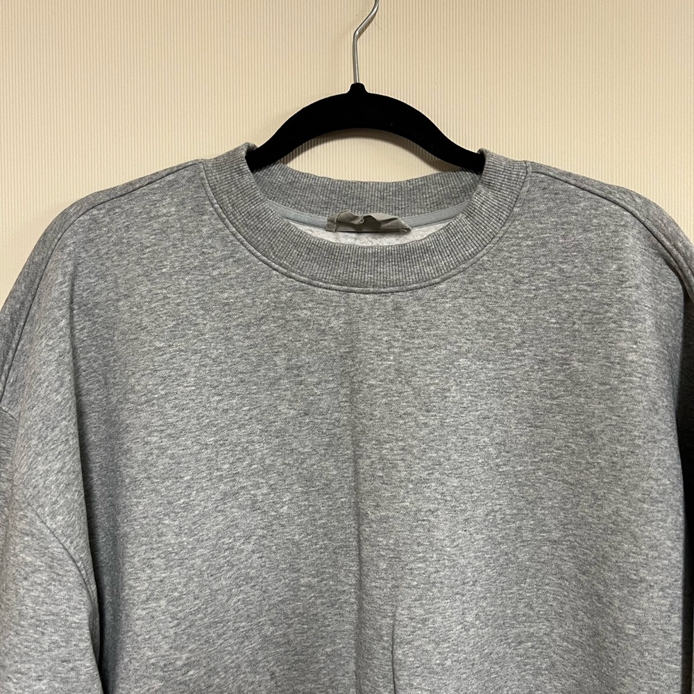 Everlane Women’s Heather Gray Crewneck Sweatshirt